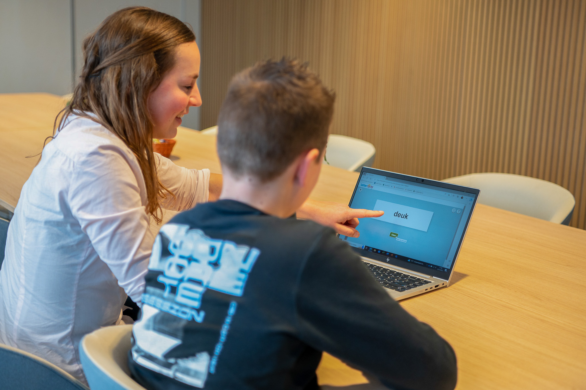 Letterlicht: leerlingen met dyslexie werken met meer plezier en leerkracht  krijgt meer informatie | BCO